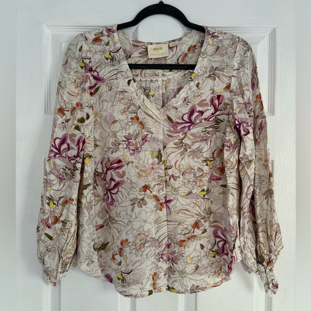 Maeve by Anthropologie Long Sleeve
Floral V-Neck Blouse / Size XS
